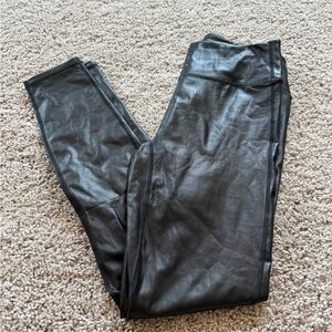 Fabletics Anywhere Motion 365+ Shine Leggings, size M (NWT!) ✨